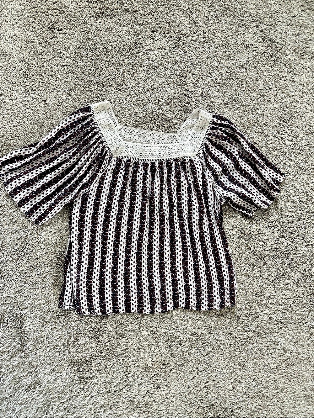 American Eagle Outfitters Striped Short Sleeve Blouse in Black & White Size